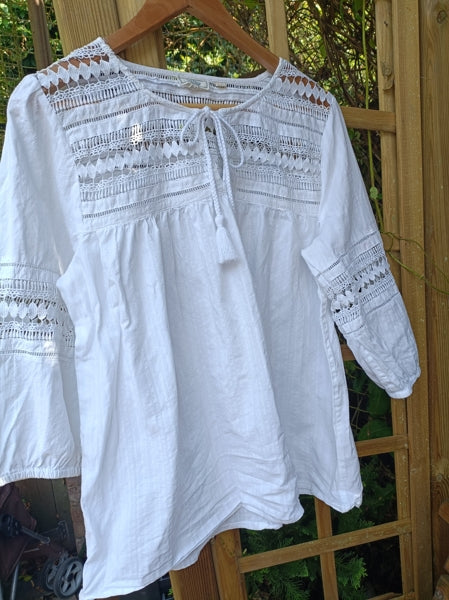 Preloved 100% cotton lace blouse