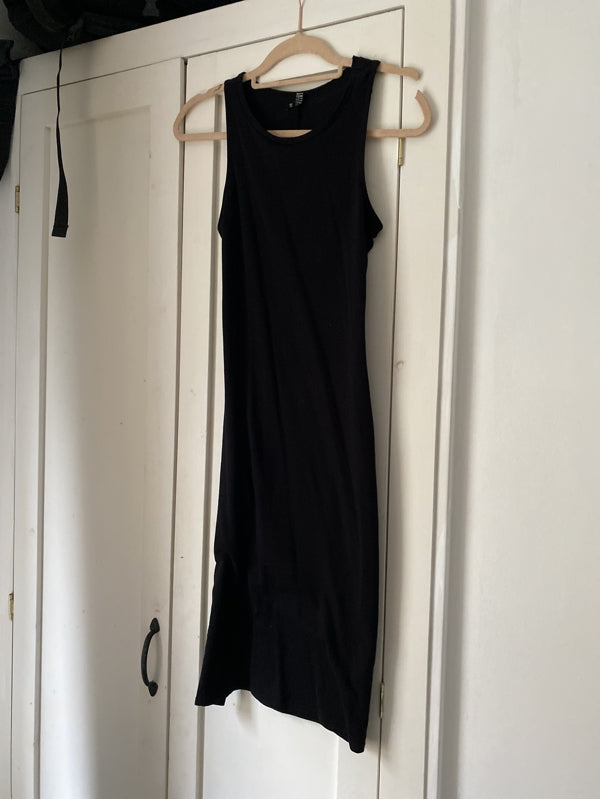 Preloved Black bodycon midi dress