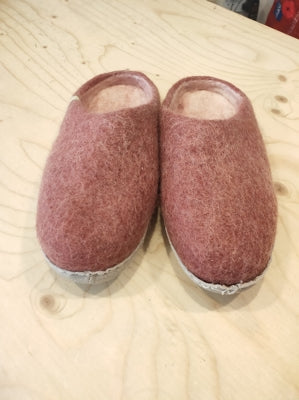 Preloved Slippers in Dusty Rose (SIZE 38)